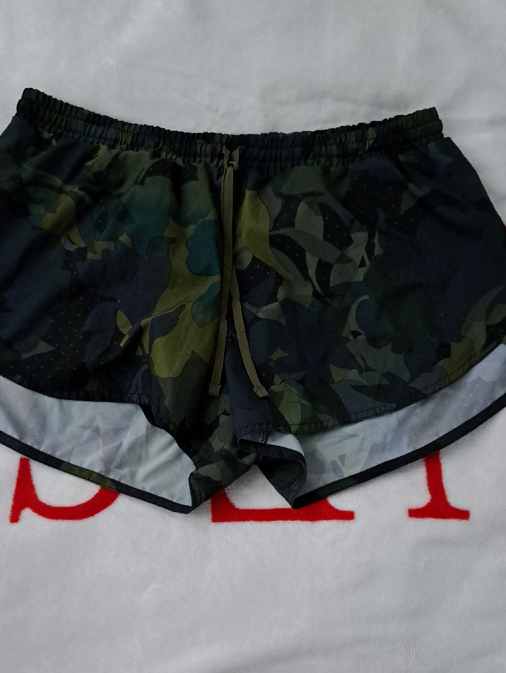 Old Navy Women’s Olive & Dark Green Camo Athletic Shorts